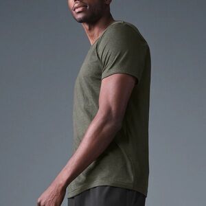 Alo Yoga Triumph Crew Neck Tee - Stealth Green